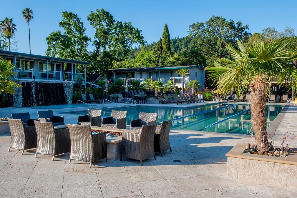 Hot Springs - Authentic Hot Springs & Hotel